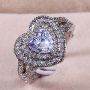 Beautiful Women's Huge Silver Love Heart Shaped Solitaire Ring.